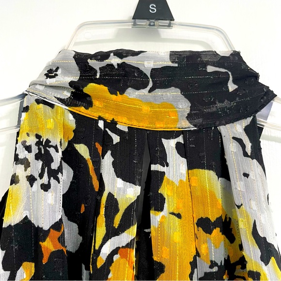 White House Black Market Floral Halter Top Size 2 - Picture 3 of 5